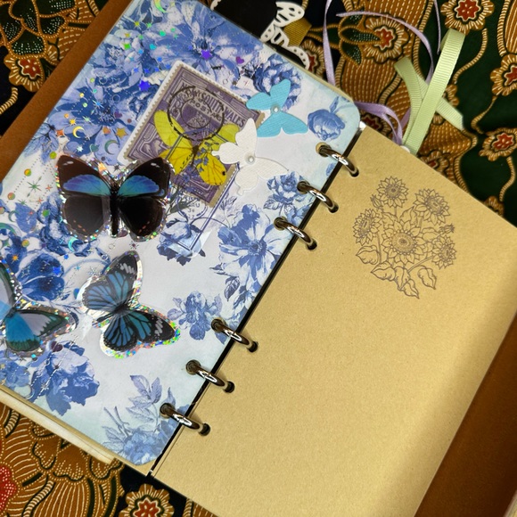 Art journal with plenty of room where your thoughts meet creativity. - Picture 4 of 5